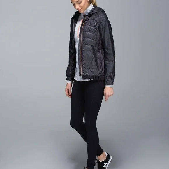 Lululemon Spring Fling Puffy Windbreaker Jacket Animal Swirl Black Size 4 - Picture 3 of 16